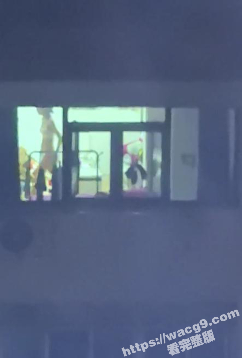 山东青岛高挑美女遭相关图片