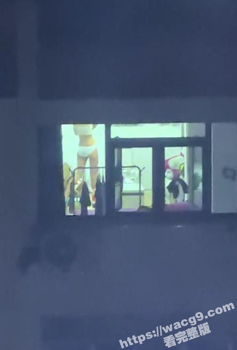 山东青岛高挑美女遭相关图片