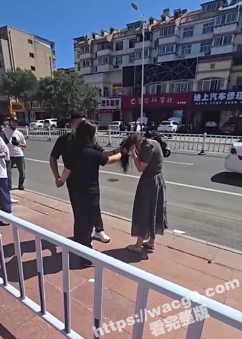 小三街头被原配暴打！相关图片