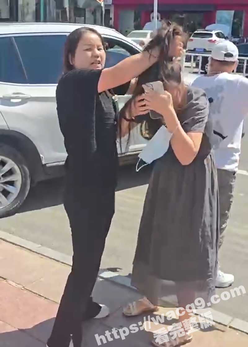 小三街头被原配暴打！相关图片