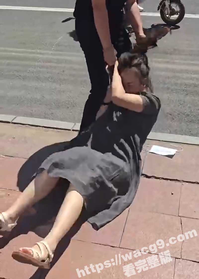 小三街头被原配暴打！相关图片