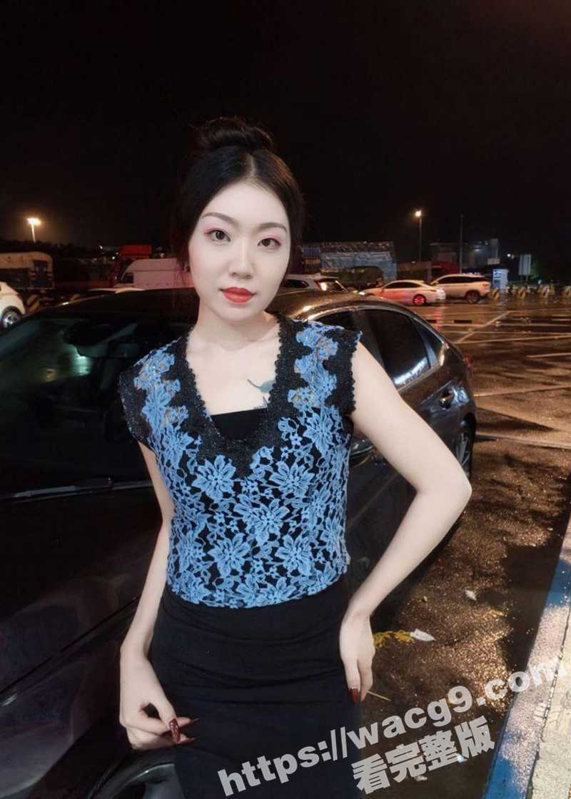 推特美少妇 暮色 浓妆大红唇 油亮肉丝 包臀裙约会粉丝 KTV露出开房打炮 各种艹逼姿势 爽翻天！