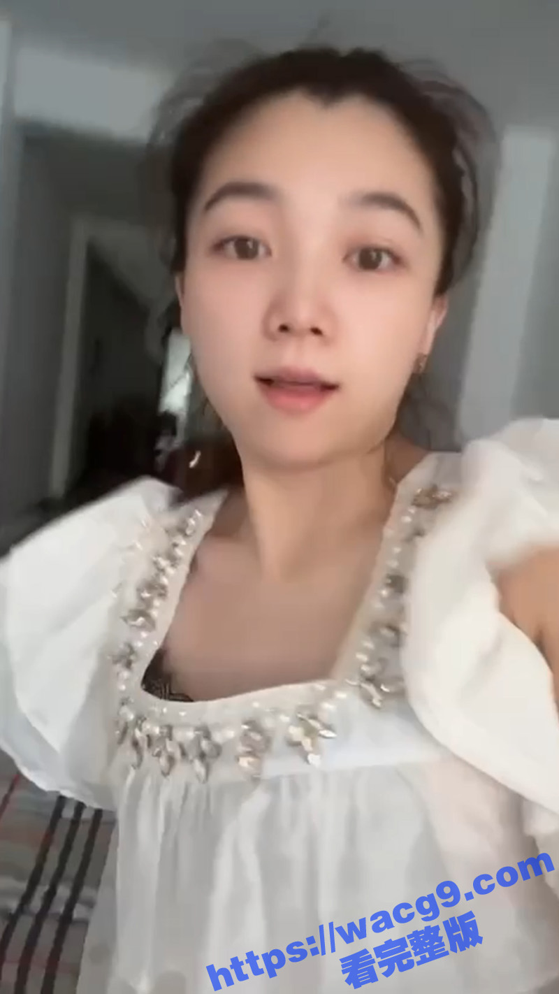 快手极品骚妇吖可爱多 屁股会抖动的熟女人妻 常年健身身材一流 掰逼自慰大尺度福利 这穴还挺嫩