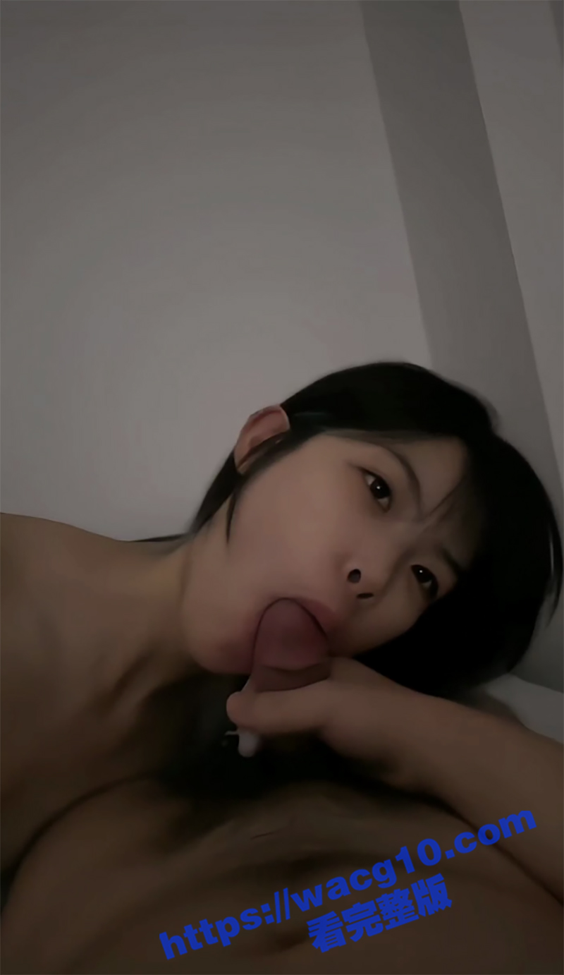 奶子巨缺营养的学生妹相关图片