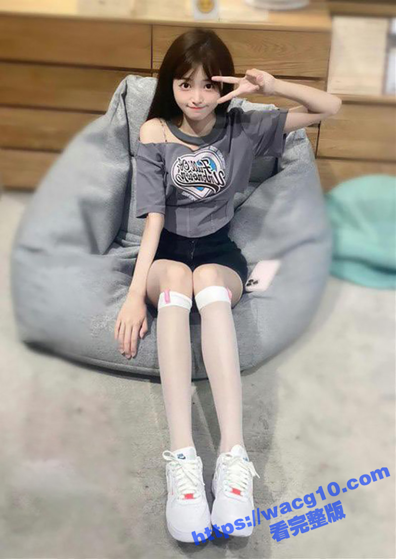 瓜友投稿自己的小母狗相关图片