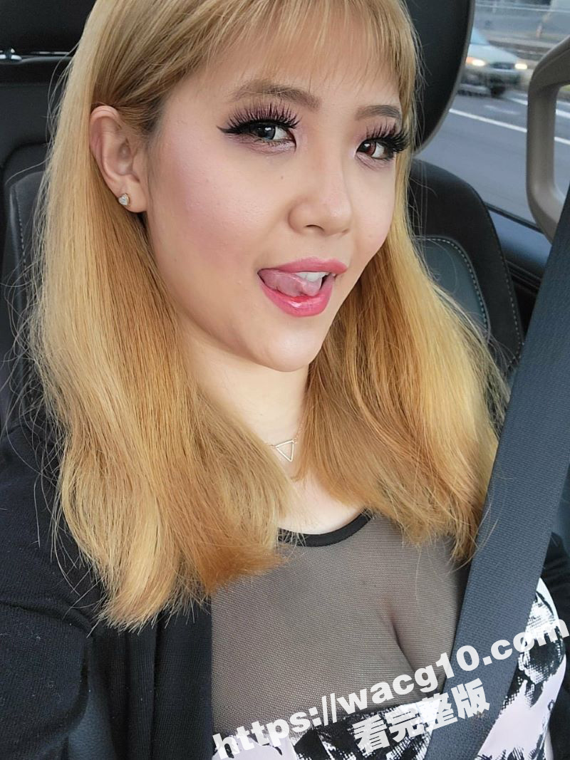 万人求的网红极淫夫妻白皮猪与华侨八字奶骚妻私拍 这不妥妥的淫荡母狗 逼都被玩坏了！