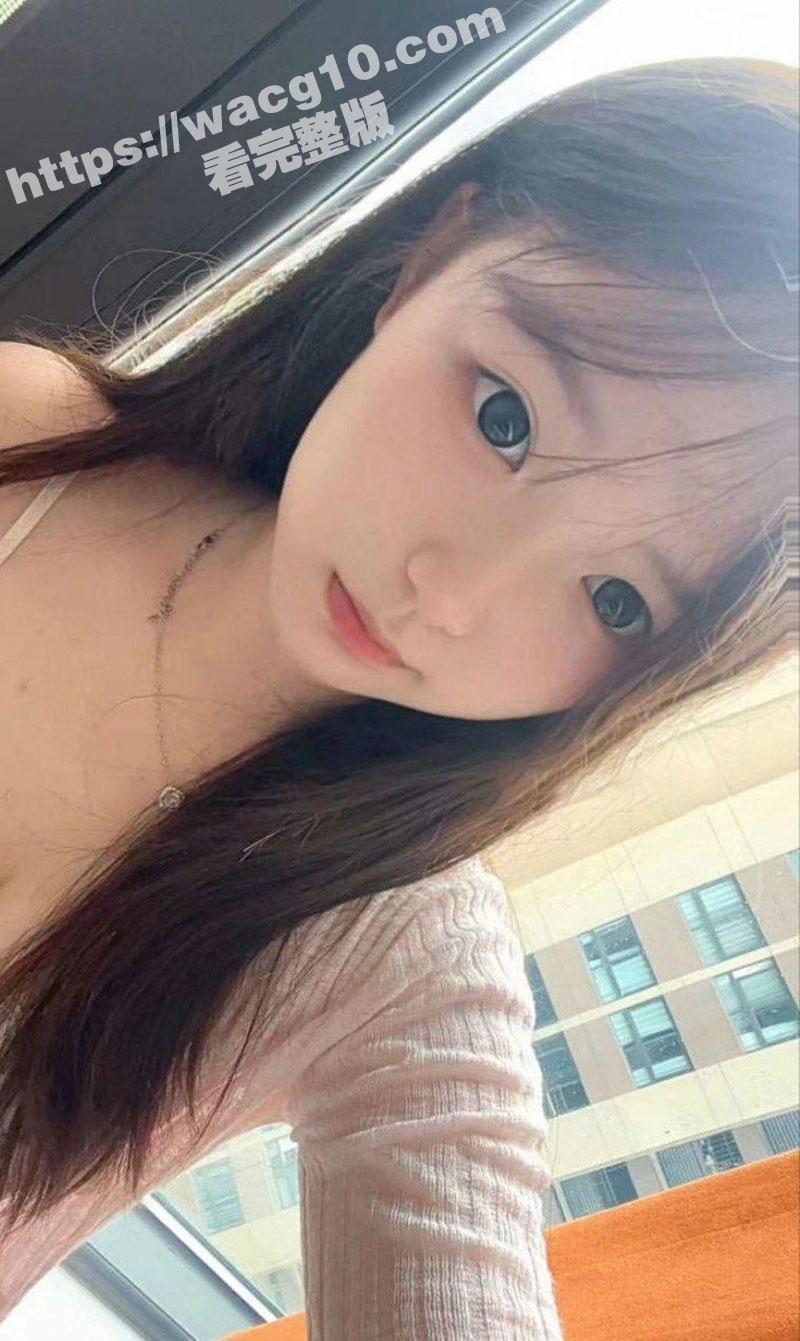呆萌可爱的小嫩妹第一次自慰被曝光 对着镜头展示无毛白虎小骚穴 羞涩的狂拍打自己屁屁很反差