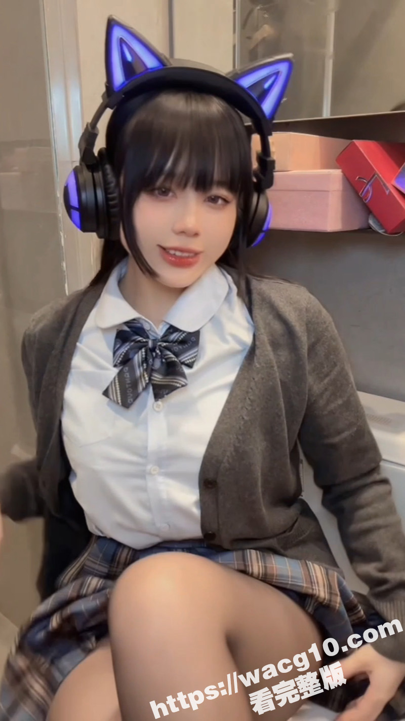 极品萝莉九言 最新cosplay不听话的妹妹 反差少女美腿白丝福利 这样的母狗就该站起来操她