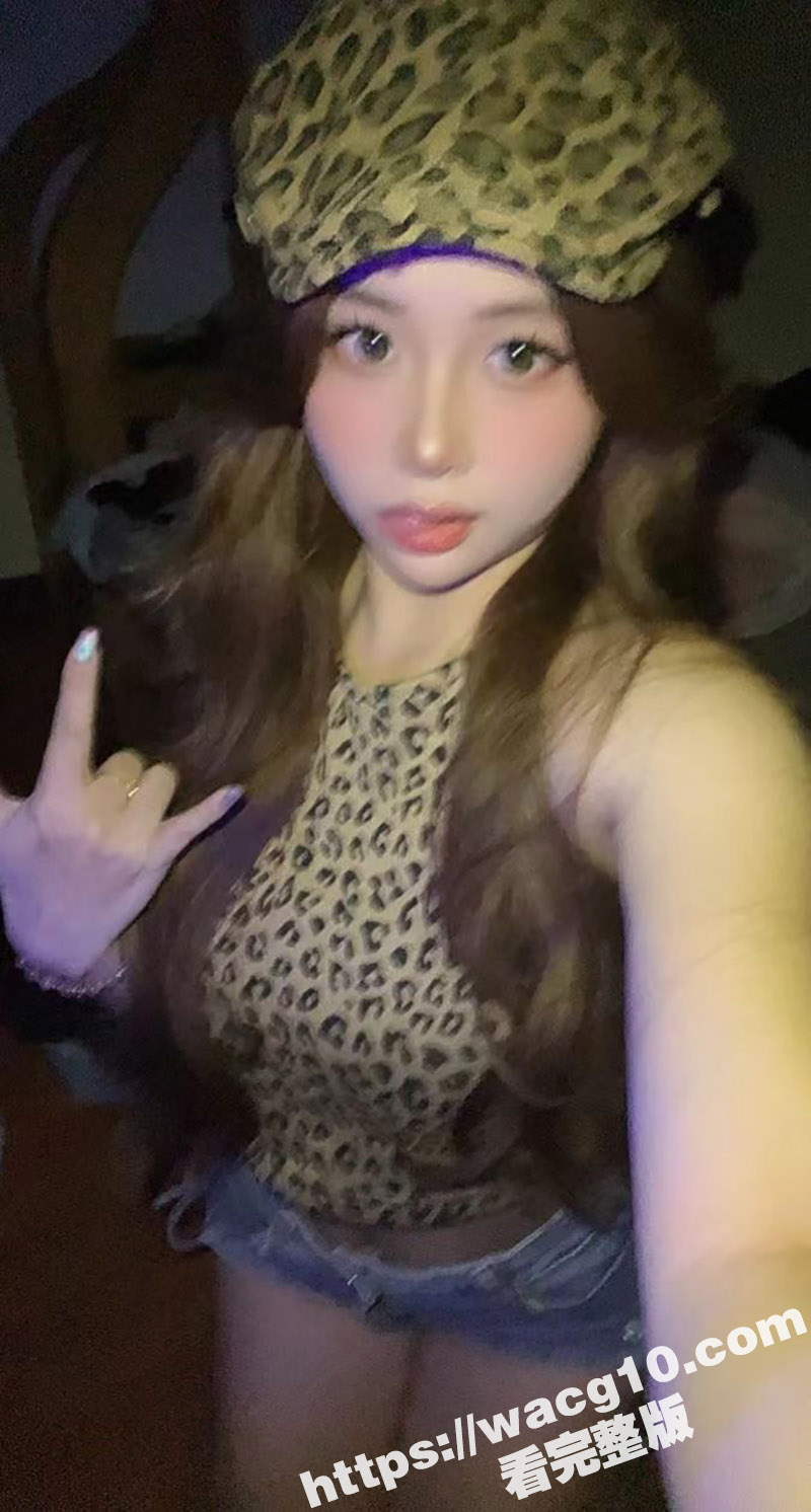 广州骚逼前女友李潼欣 高颜值的性感骚逼 身边好多人意淫她 分手后把视频曝光
