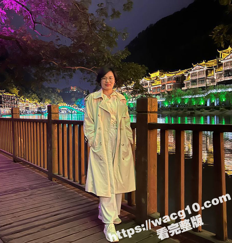 山东济南何佳怡 住槐荫区和谐佳苑小区 约大屌炮友到婚房做爱 被操的样子真销魂啊