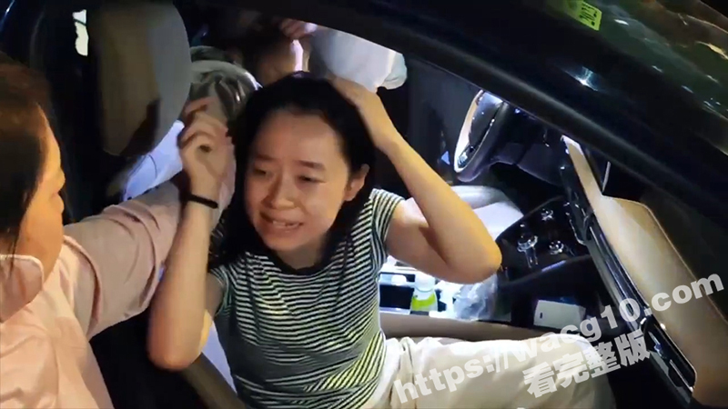 刚生产两个月的小娇妻背着丈夫出轨车震 被老公和家人当场抓奸 真特么丢人！