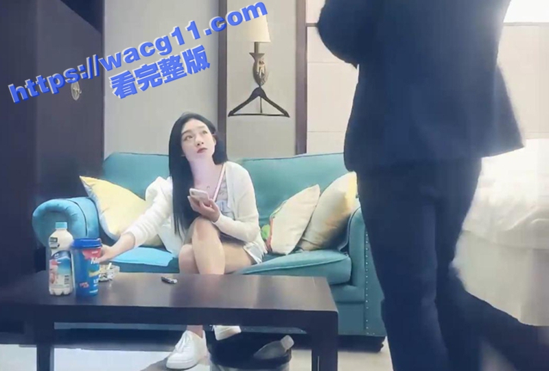 探花精选 文静淡雅学生妹 翘臀竟纹着“用力”两字 反差至极 果然人不可貌相！