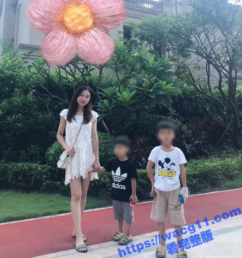 深圳顶级富婆黄慧敏 两个孩子的极品少妇 白天女神晚上骚婊 带着口球 求着主人调教自己