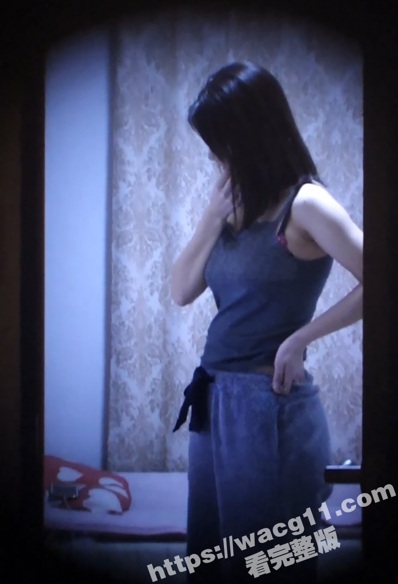 偷窥性感合租室友 身材超棒的极品美女 大奶白嫩翘臀肥美 这身材真是绝了