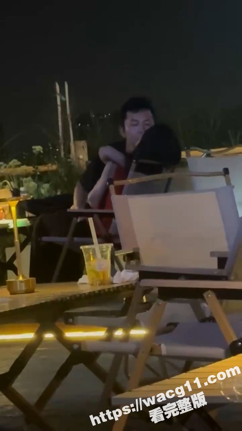 看着对面姐妹躺着被服务抠逼好羡慕啊 淫荡画面看得我口水直流请 请不要羡煞旁人可以吗