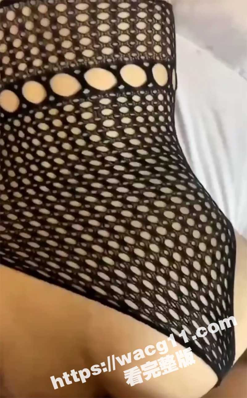 约炮浓妆大奶整容脸骚相关图片