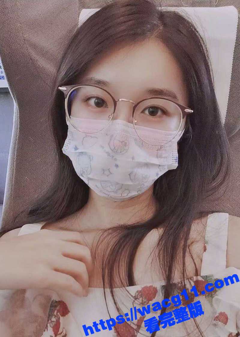 人瘦逼肥眼镜妹被调教！装上尾巴被后入更加淫荡 虽然奶子不大 但小骚逼绝对够用！