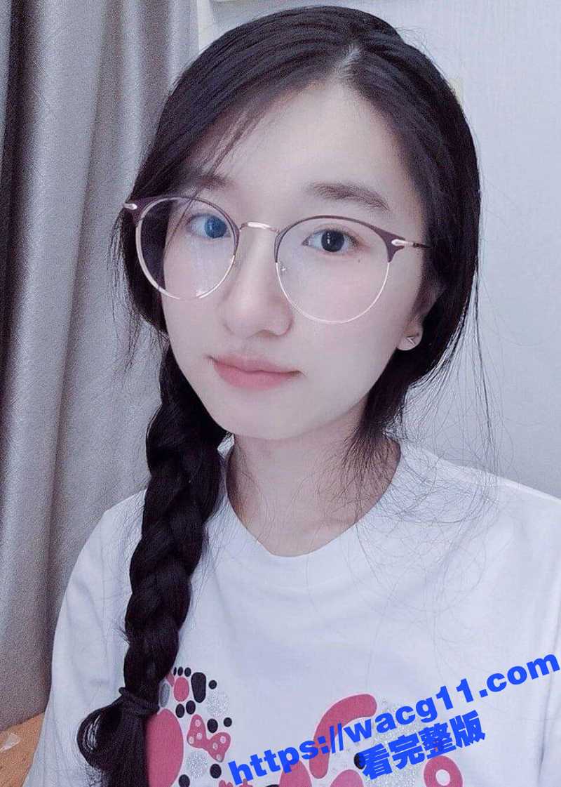 人瘦逼肥眼镜妹被调教相关图片
