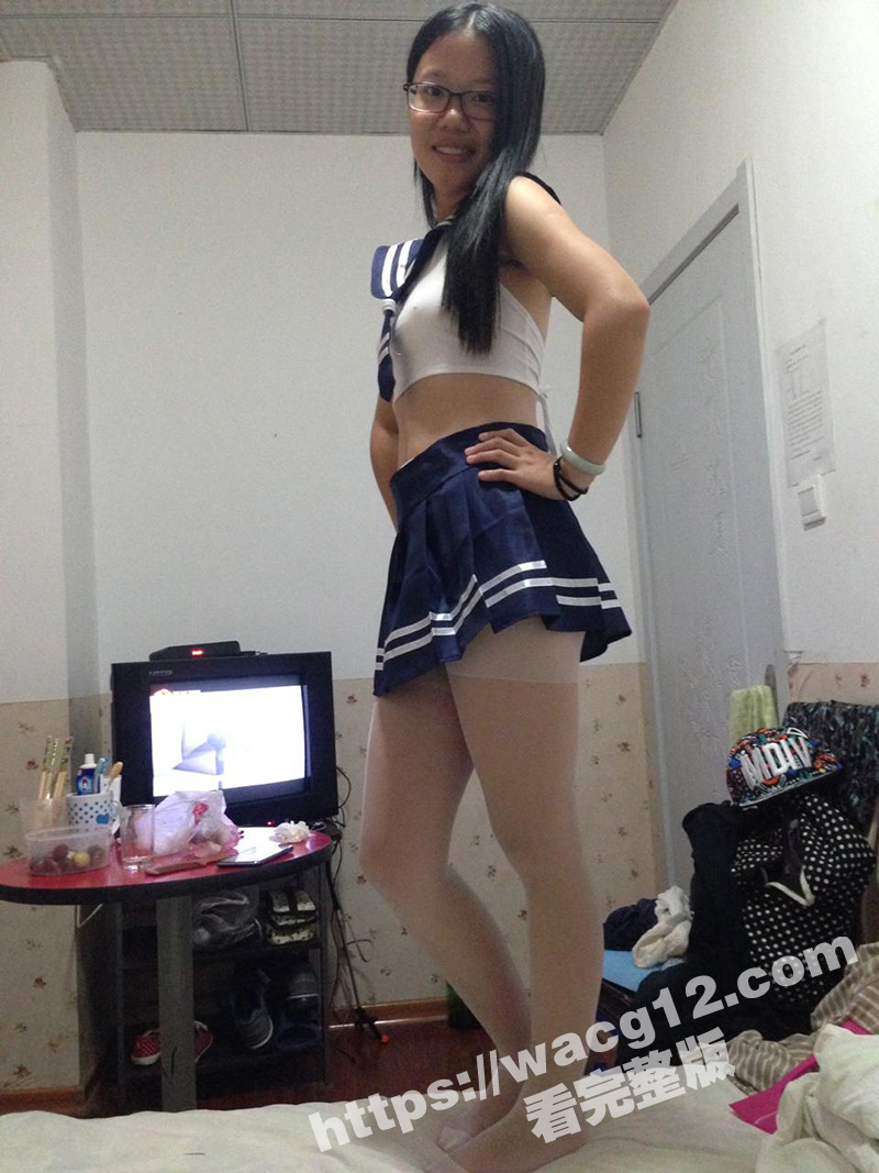 真实大一新生情侣开房相关图片