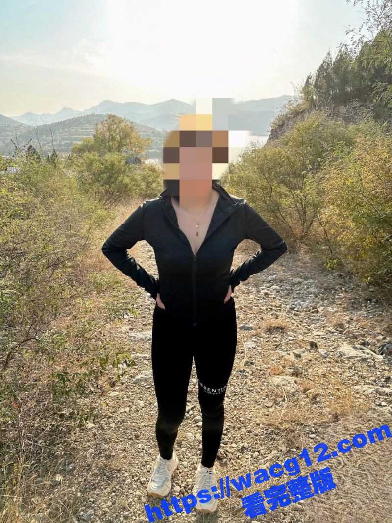 与穿瑜伽服的妹妹野外大战300回合 顶级翘臀又大又软！穿瑜伽服的妹妹也是别有风味啊 ！