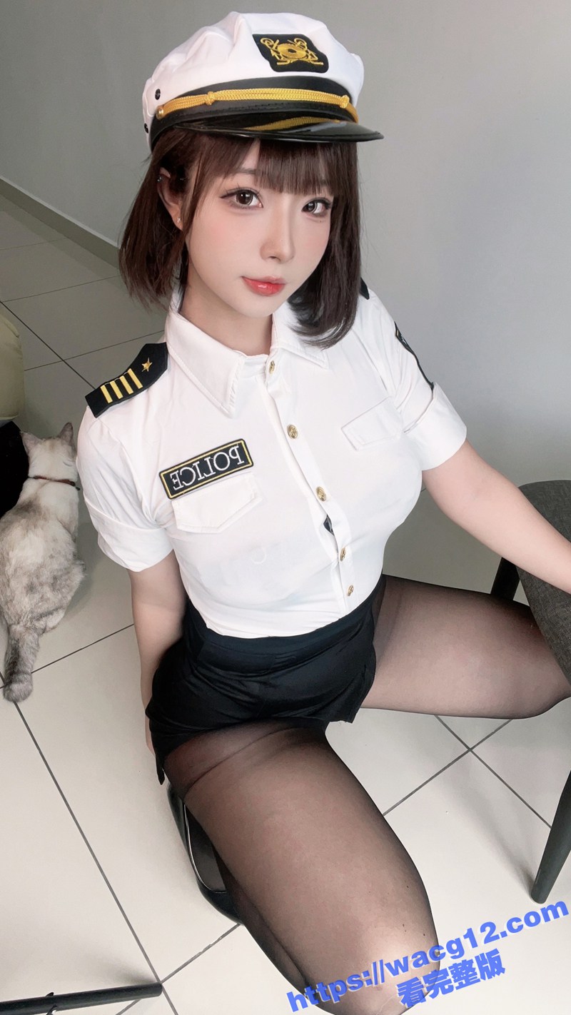上海绝美COSER 玉汇 新作私拍 不良女警 紧身制服+包臀短裙黑丝 这谁看了不迷糊啊？