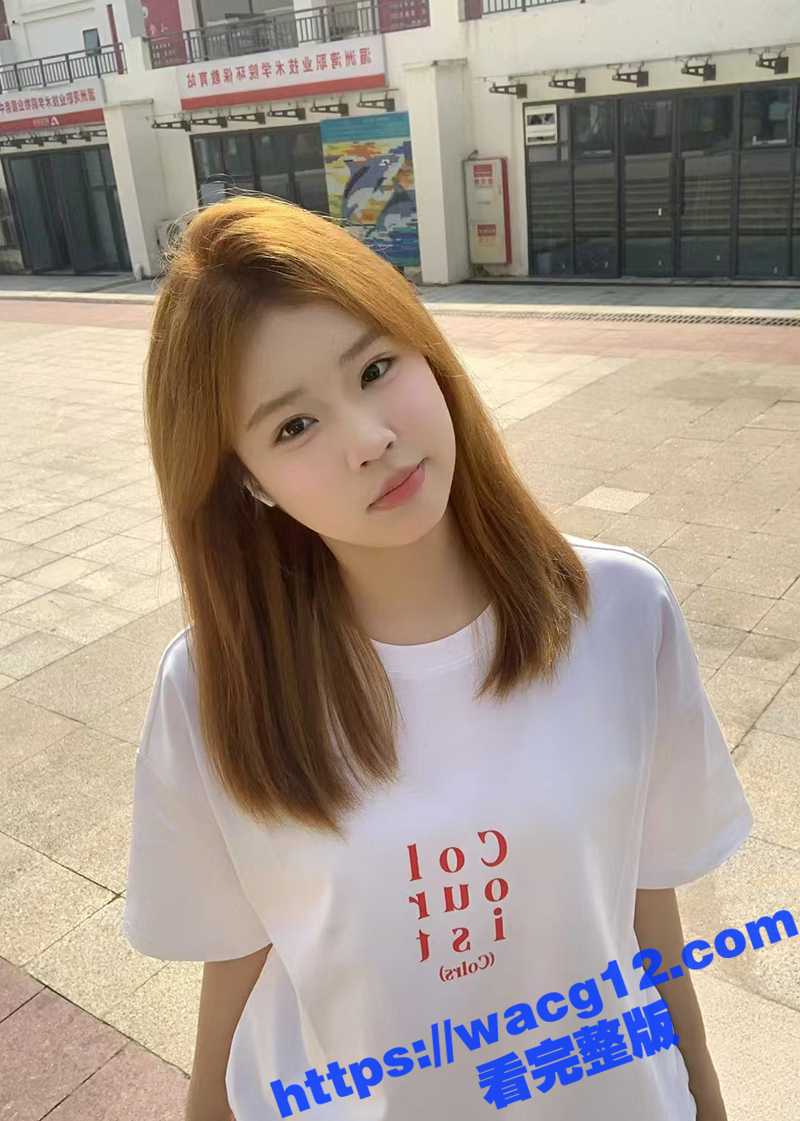 校服白丝袜妹妹野战！撕开丝袜狂操小嫩穴 用力过猛避孕套留在小穴里 惊险刺激！