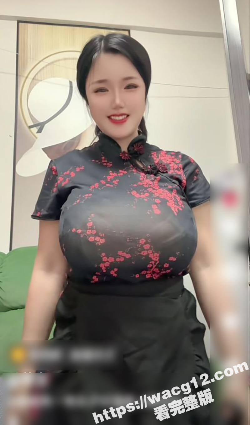 盘点胸比头大网红 各相关图片