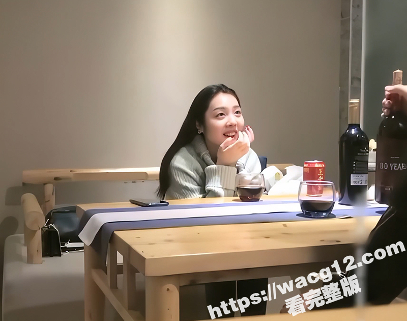 灌醉极品大学校花 强推扒光掰开美腿 强行插入抽插打炮 刚开始还不愿意酒劲上来 直接上位骑乘