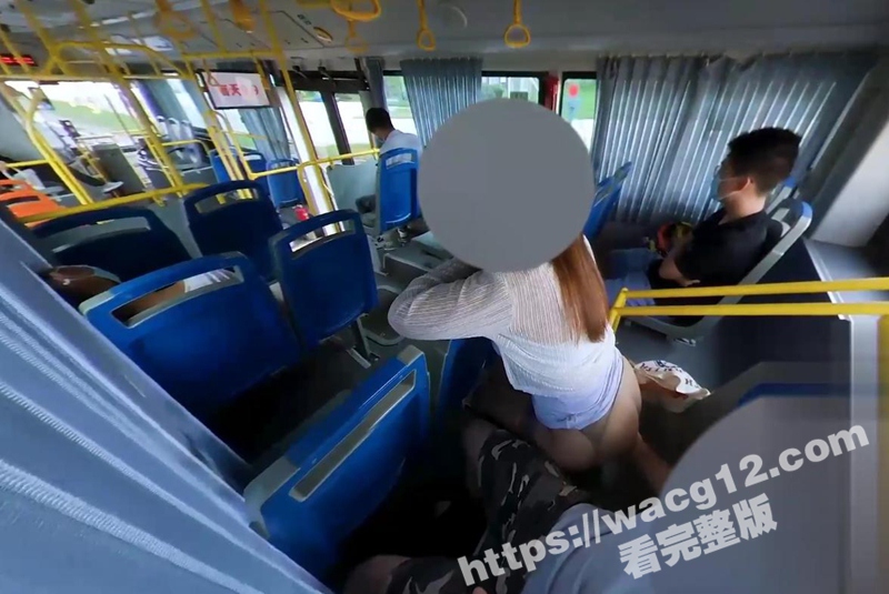 性感小猫咪 在公交车相关图片