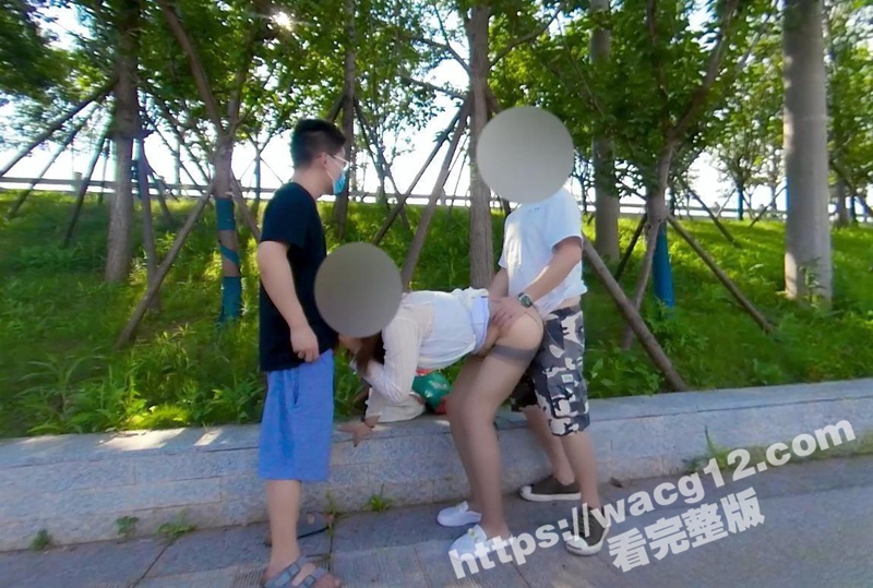 性感小猫咪 在公交车相关图片