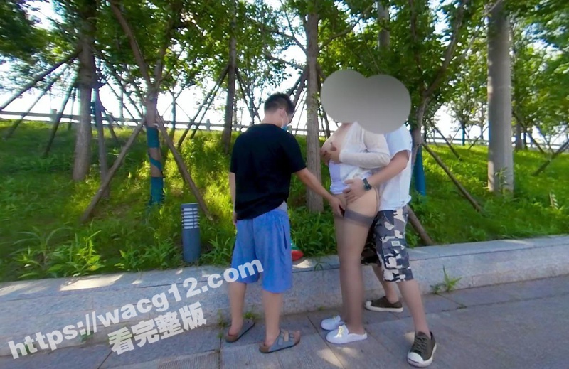 性感小猫咪 在公交车相关图片