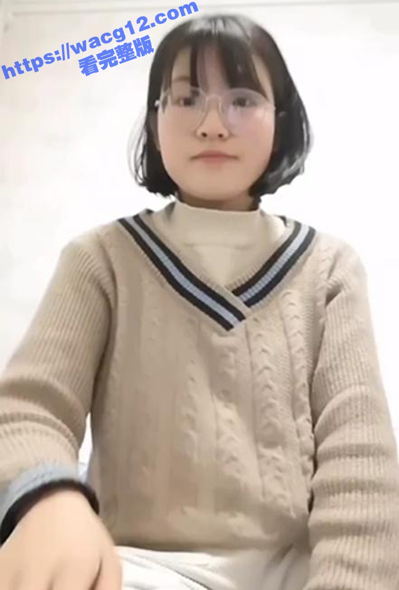 清纯短发女大学生 被网恋男友调教 在宿舍自拍揉胸合集流出 还是眼镜妹反差啊！