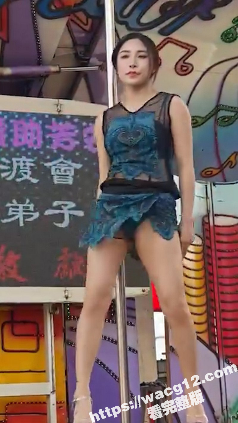 台湾庙会的辣妹上演钢相关图片