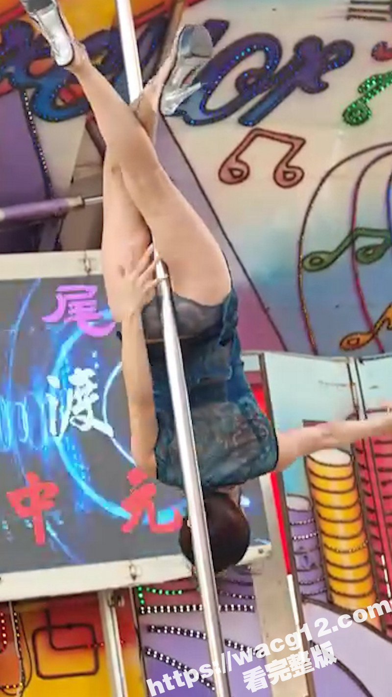 台湾庙会的辣妹上演钢相关图片