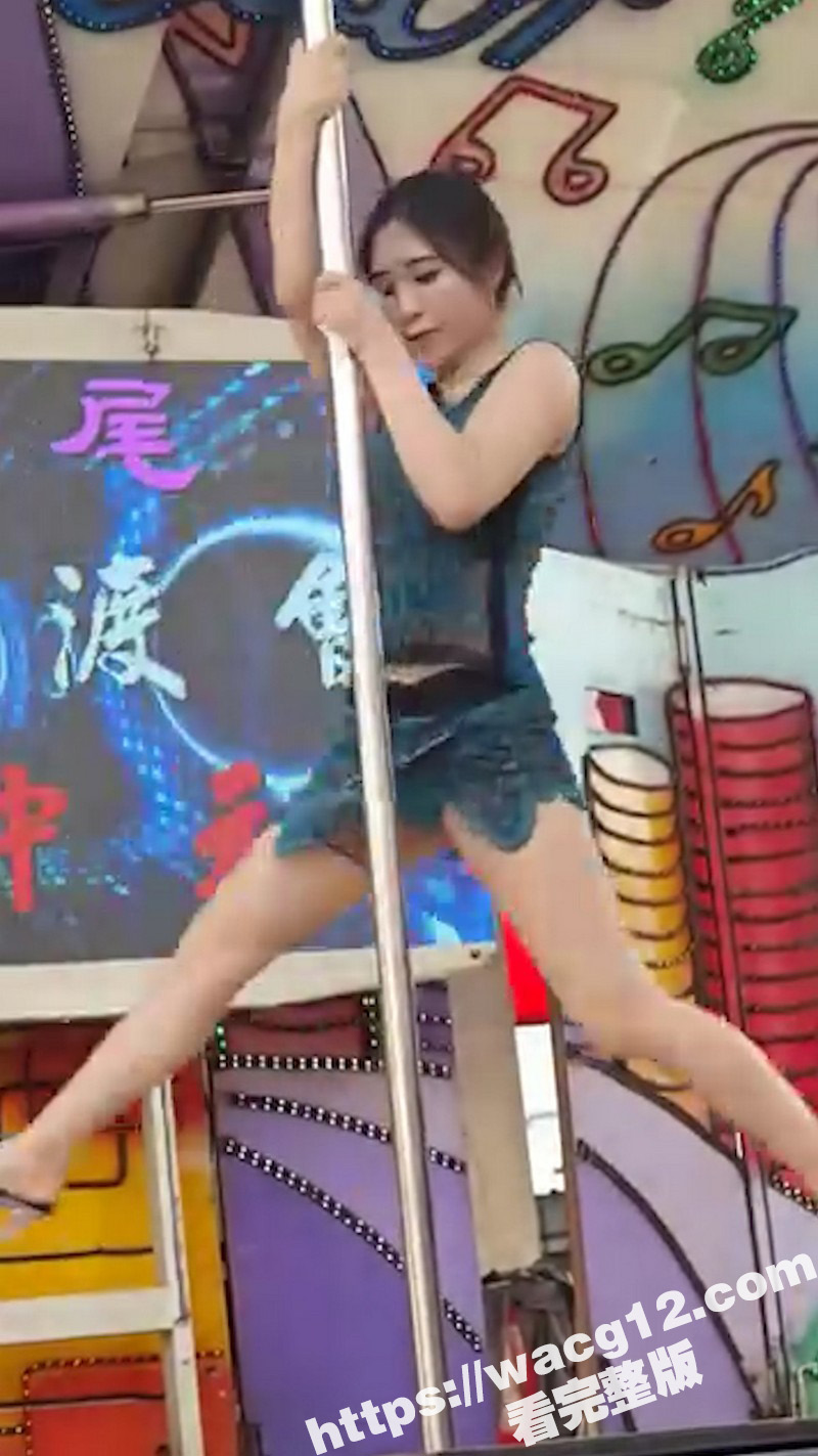 台湾庙会的辣妹上演钢相关图片