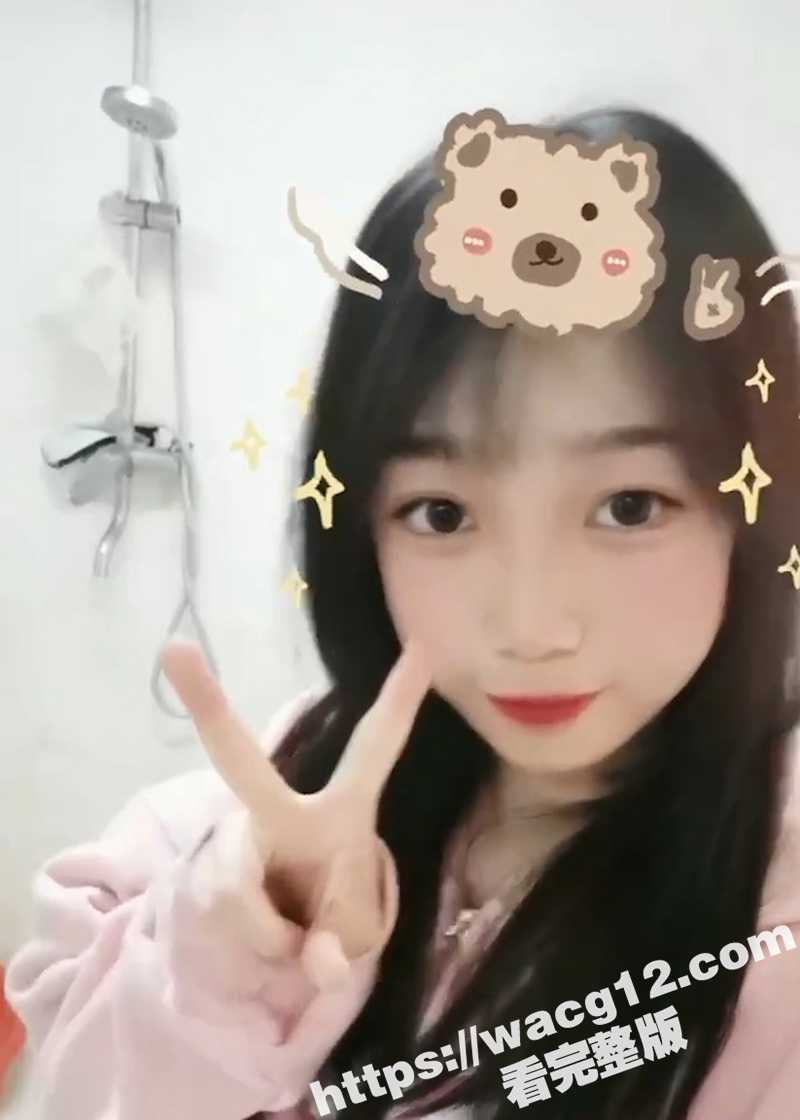 极品反差婊曝光！表面清纯的美乳大学生竟在床上狂吃屌 小骚穴被操到流白浆！