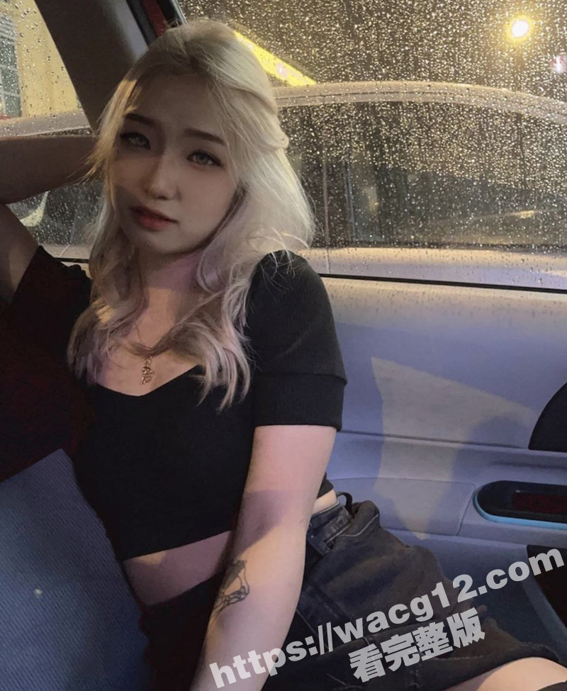 极品身材巨乳大学生兼相关图片