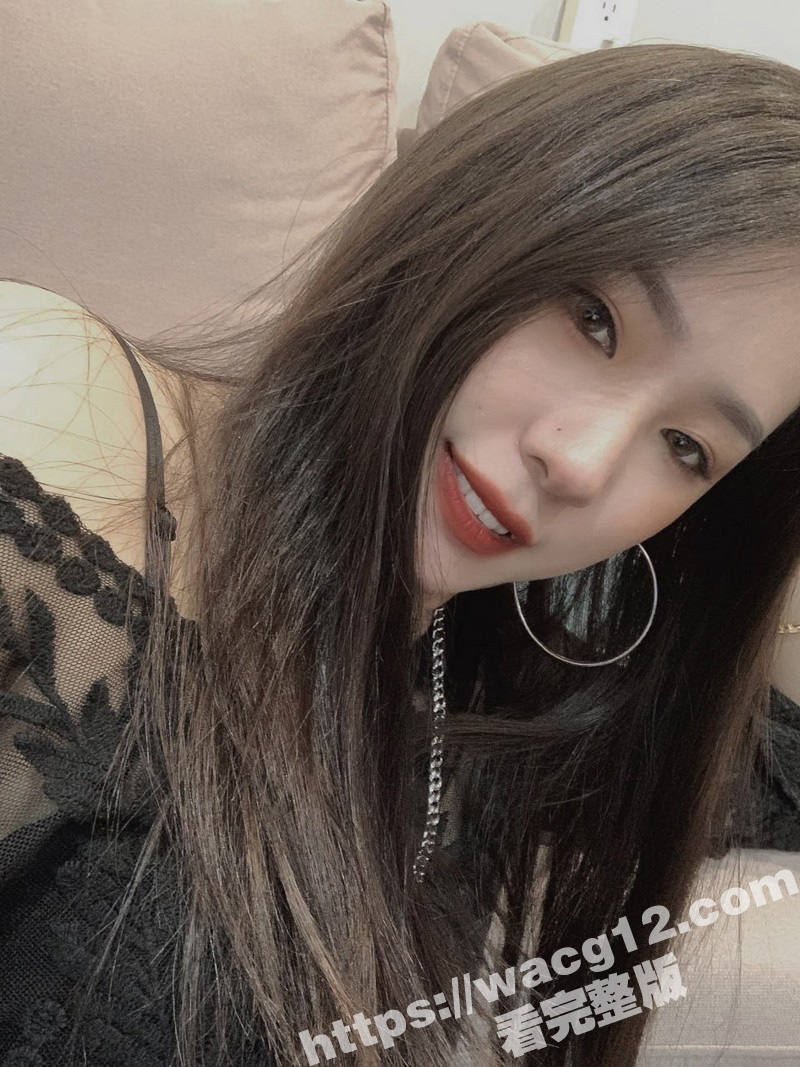 高颜值御姐的台湾妹子不雅自拍泄露 风骚的姿态堪比AV女优 一眸一笑彰显极致诱惑！