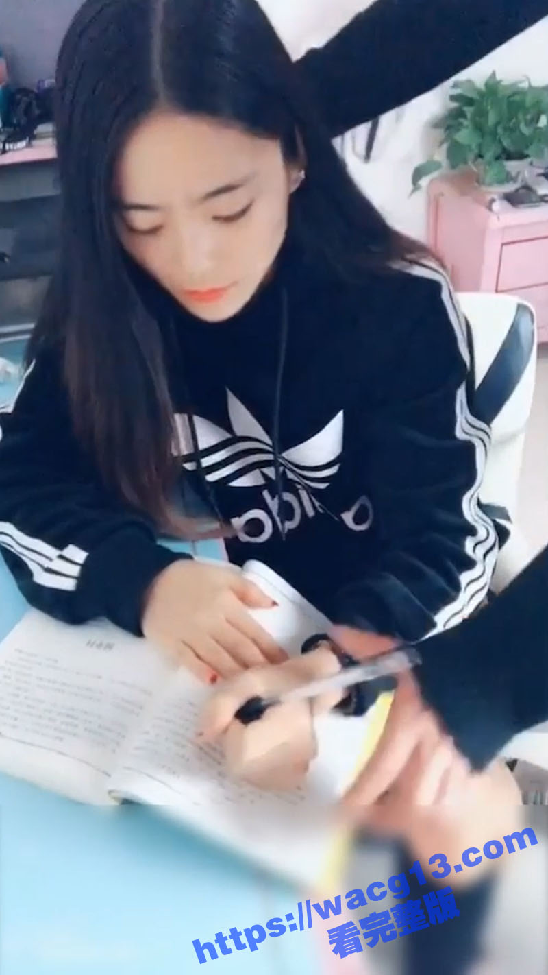 长相甜美的网红鹿少女相关图片