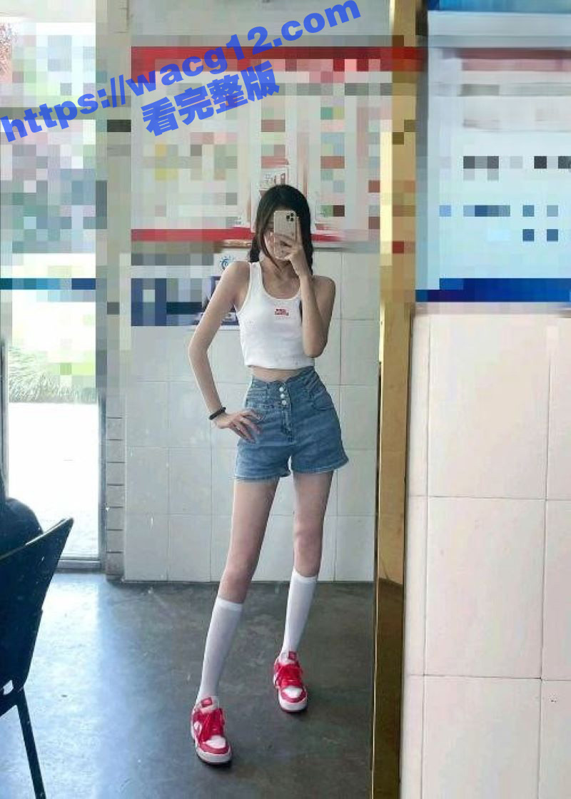 趁爸妈不在家 偷偷溜相关图片