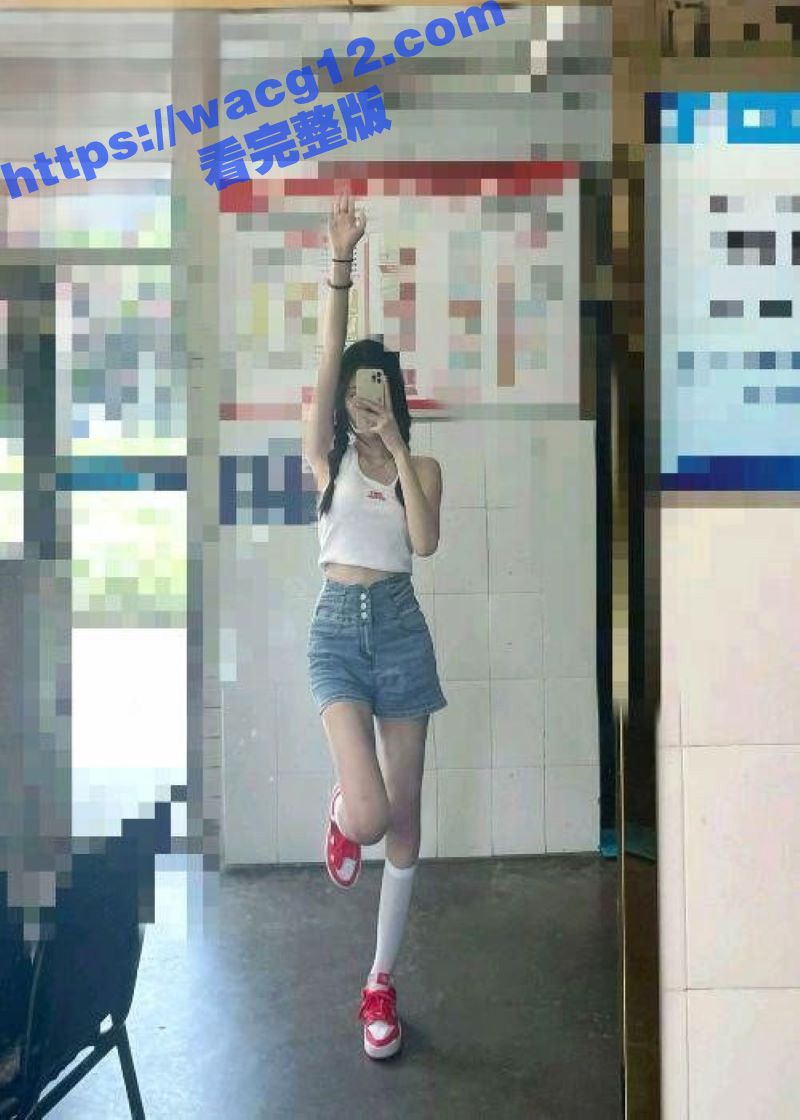 趁爸妈不在家 偷偷溜相关图片