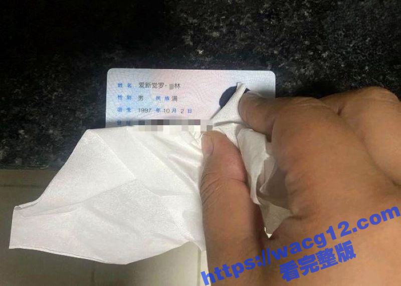 趁爸妈不在家 偷偷溜相关图片
