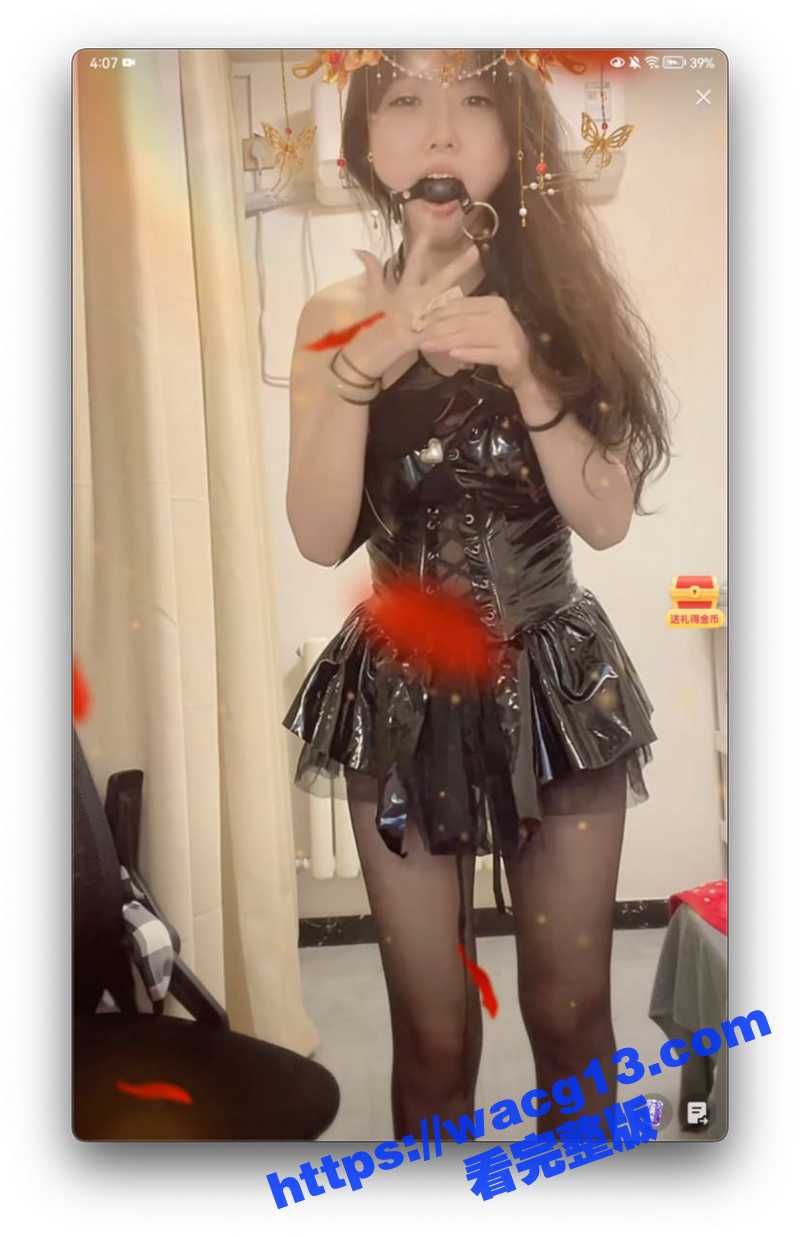 快手可爱反差主播 小小苏baby 直播凌晨场大尺度擦边 给观众们看的瞬间就硬了！