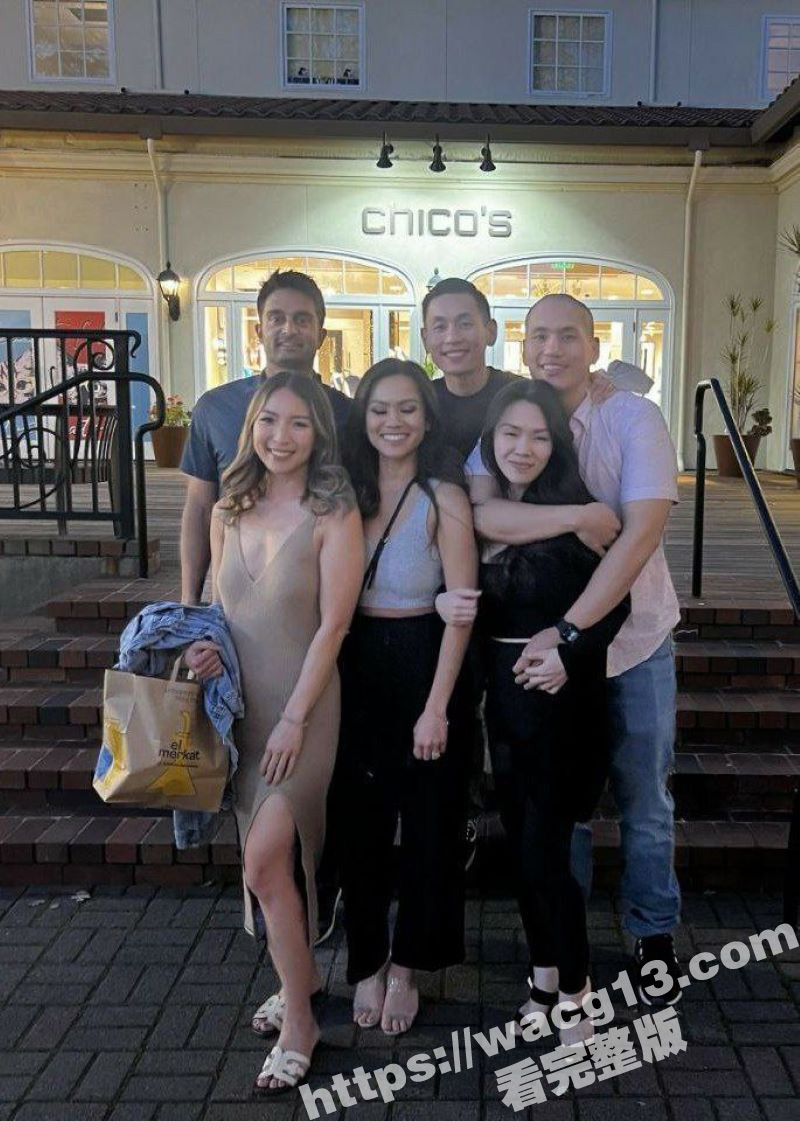 淫荡夫妻线下聚会 绿帽奴贡献娇妻给老外玩弄 肆意口交啪啪激战大奶少妇 现场淫靡不堪！