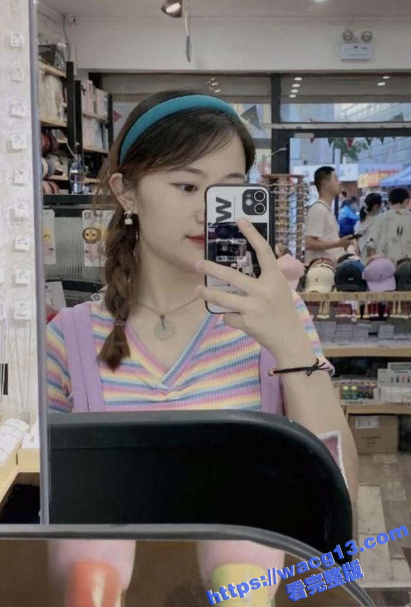 清纯学生妹边口交边玩相关图片