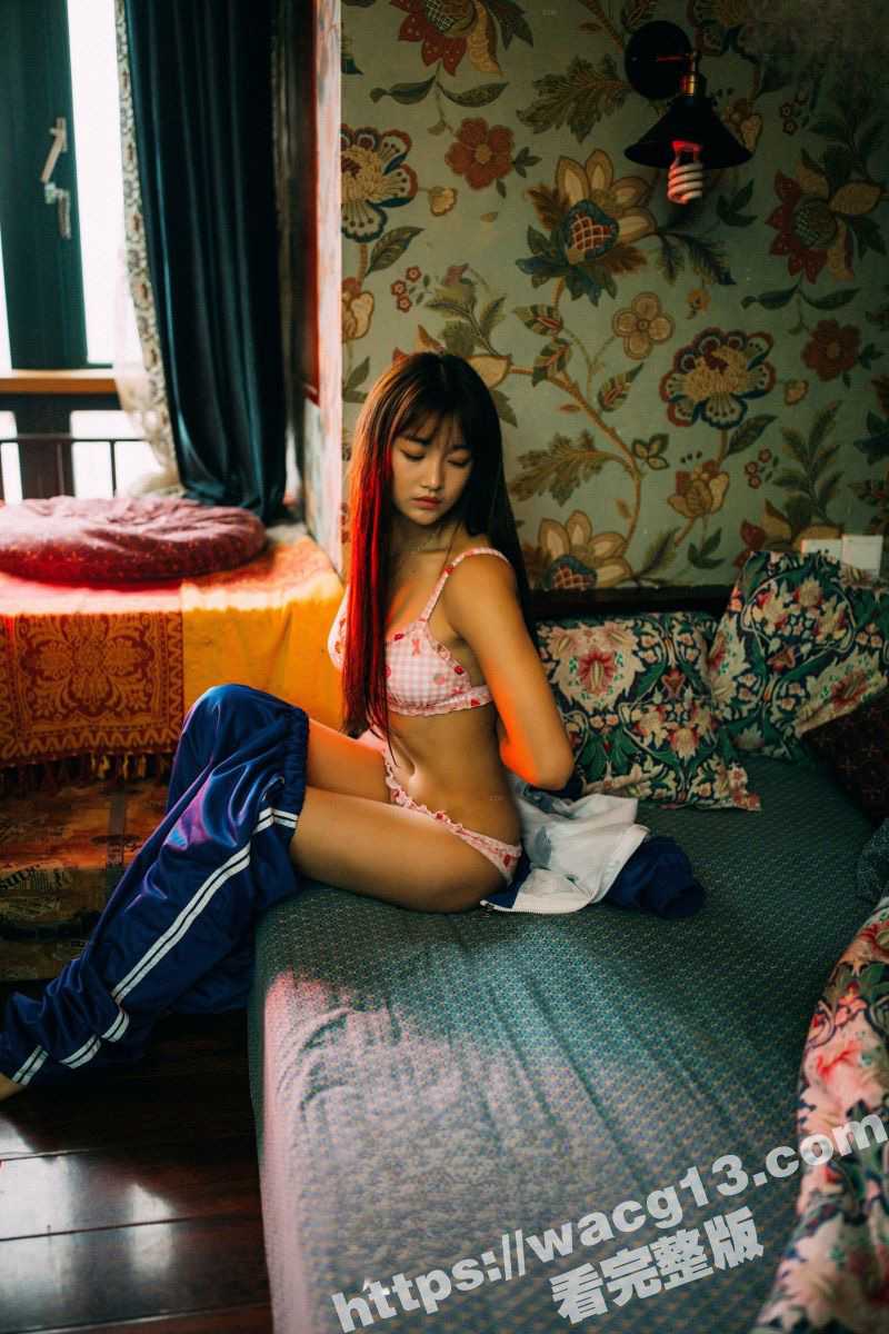 穿校服的清纯学生妹被相关图片
