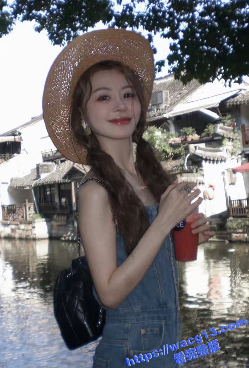 苏州职业大学苗条骨感美女 佘思淇 约炮体育生 柳腰长腿被暴力后入打桩抽插 女上位骑乘骚气无比 ！