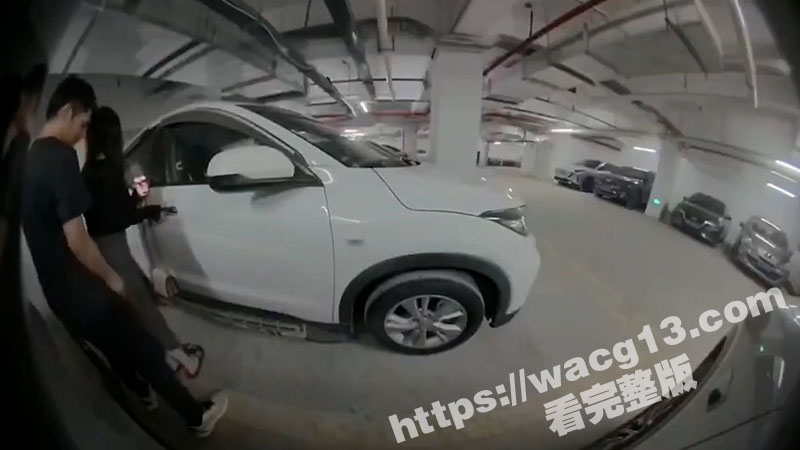 地下停车库 我就蹭蹭相关图片