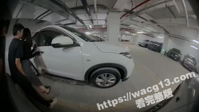 地下停车库 我就蹭蹭相关图片