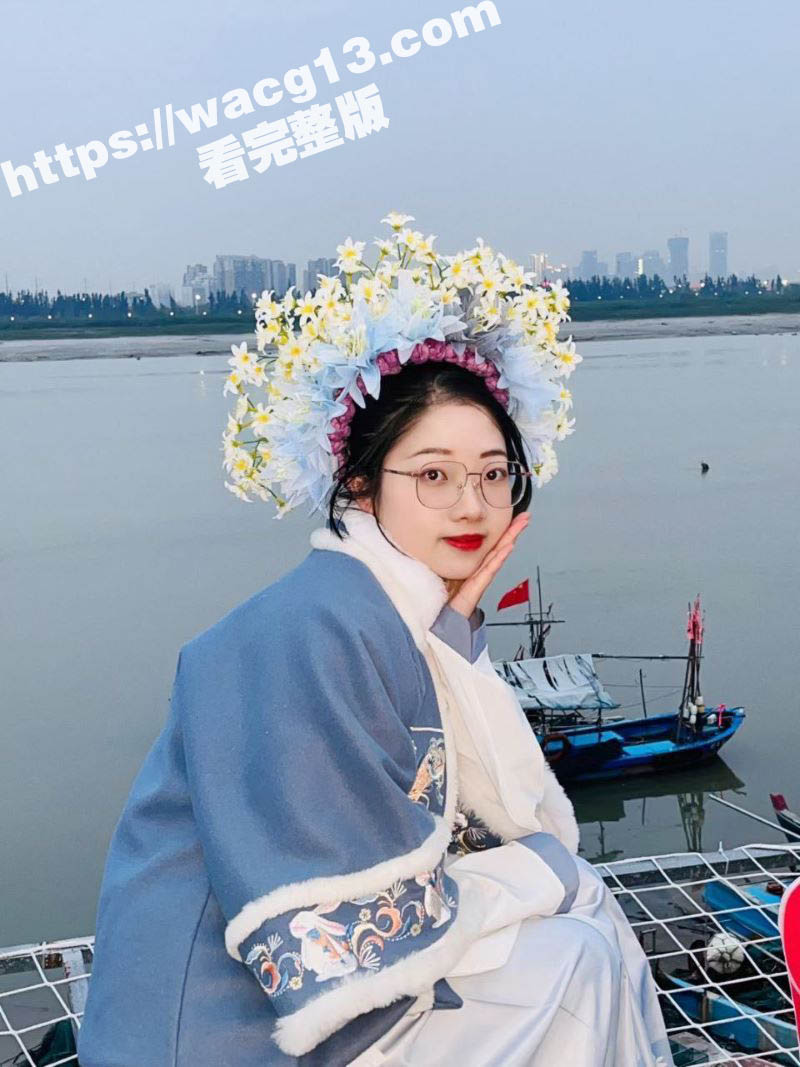 福建眼镜反差婊幼师饥相关图片